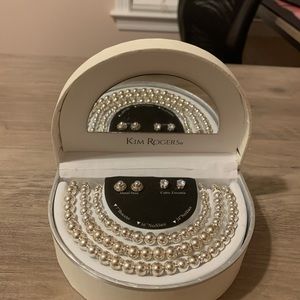 Beautiful Kim Rogers Necklace and Earrings set